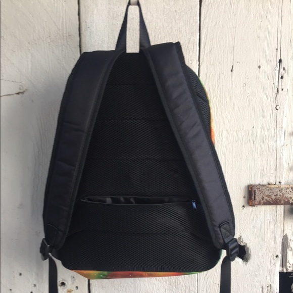 Linive Backpack - Picture 6 of 7